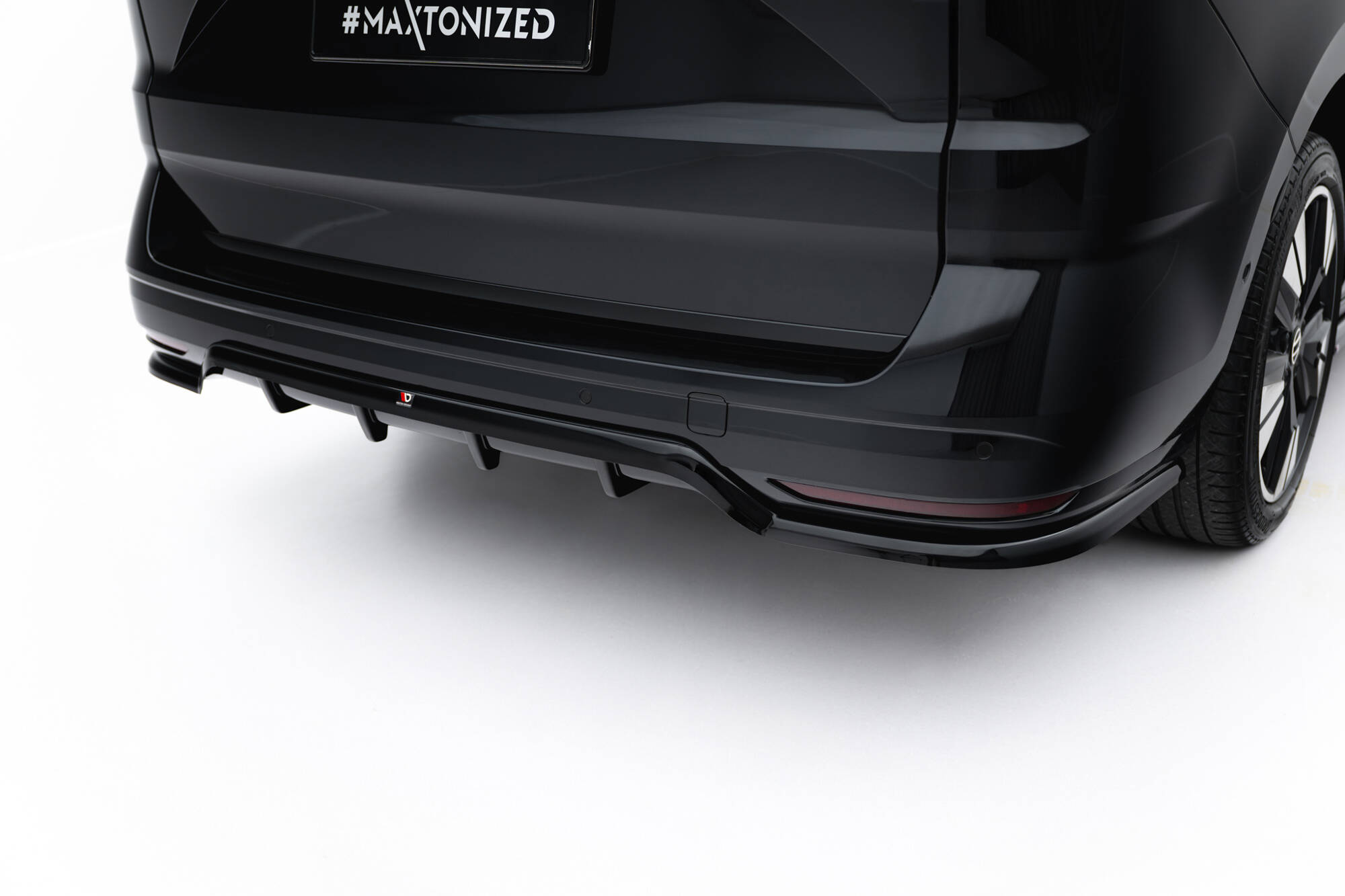 Volkswagen Multivan Long T7 2021+ Rear Splitter (with vertical bars ...