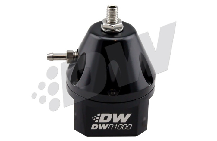 DWR1000 adjustable fuel pressure regulator, anodized black. Dual -6AN inlet and -6AN outlet. Universal fitment in the group Tuning / Fuel system / Fuel pressure regulator FPR at DDESIGN Scandinavia AB (6-1000-FRB)