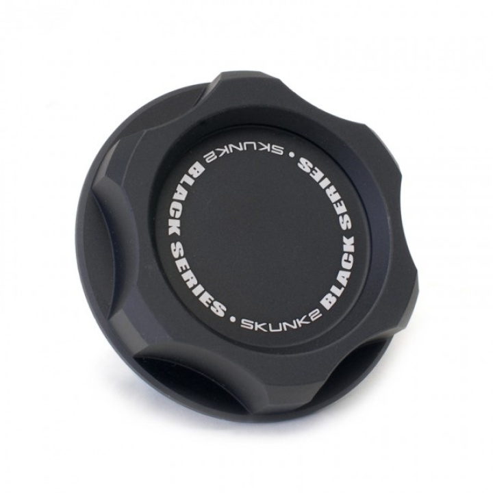 Oil Cap Black Skunk2 in the group Select car model / Honda / S2000 AP2 04-09 / Tuning / Engine parts at DDESIGN Scandinavia AB (626-99-0071)