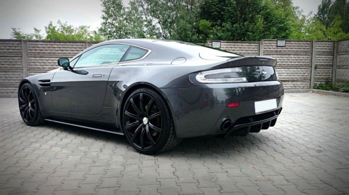 Side Skirts Aston Martin V8 Vantage Maxton Design in the group Select car model / Aston Martin / Vantage 2005-2018 at DDESIGN Scandinavia AB (AM-V8-VA-1-SD1G)