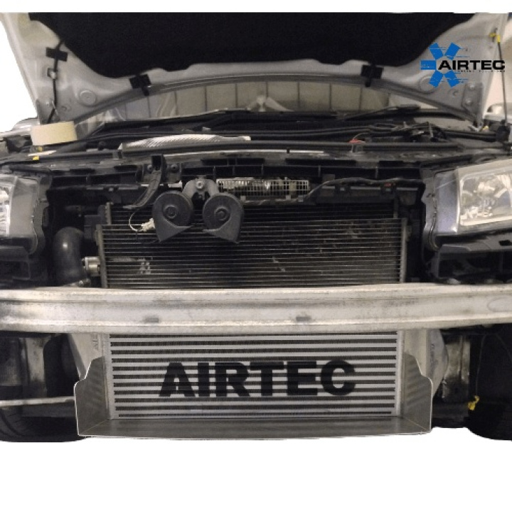 Renault Megane 2 225 & R26 2004-2009 Intercooler 95mm Core AirTec in the group Select car model / Renault / Megane 02-08 / Tuning at DDESIGN Scandinavia AB (ATINTREN2)