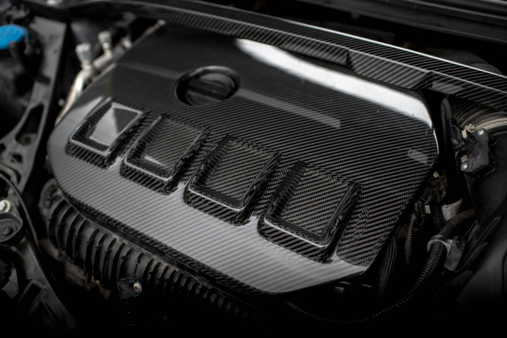 BMW 1 F40 M135i 2019-2024 Carbon Fiber Engine Cover Maxton Design in the group Select car model at DDESIGN Scandinavia AB (CF-BM-1-40-M-EC2-245-P)