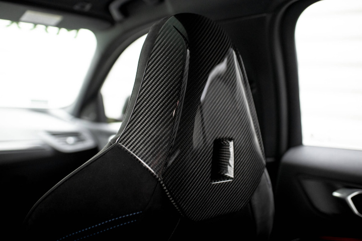 Prepreg Carbon Fiber Headrests BMW 1 F40 M135i in the group Select car model / BMW / 1-series (F40) 2019+ / Styling at DDESIGN Scandinavia AB (CF-BM-1-40-M-SC1-245-P)