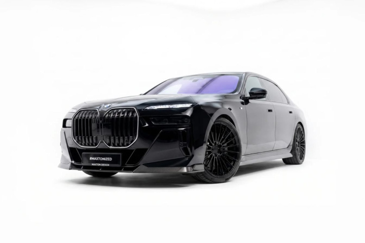 BMW 7 M-Pack / M760e / i7 M-Pack G70 2022-2026 Prepreg Carbon Fiber Front Splitter Maxton Design in the group Select car model / BMW / 7-series (G70) 22+ at DDESIGN Scandinavia AB (CF-BM-7-G70-MPACK-FD1245P)