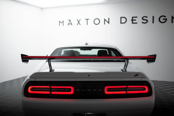 Carbon Spoiler + LED Dodge Challenger Mk3 in the group Select car model / Dodge / Challenger 08+ / Styling at DDESIGN Scandinavia AB (CF-DO-CHL3INTWING5245PLED)