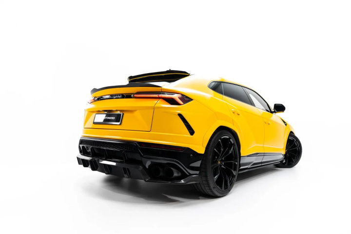 Lamborghini Urus Mk 1 Lower Carbon Fiber Spoiler Maxton Design in the group Select car model / Lamborghini / Urus 2018+ at DDESIGN Scandinavia AB (CF-LA-UR-1-H3-245-P)