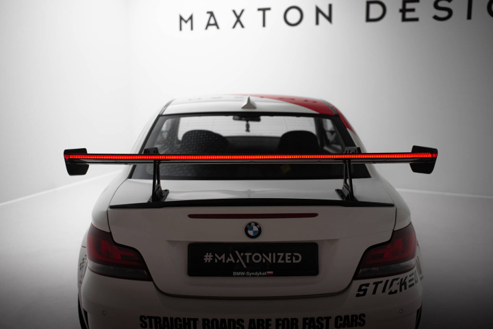 BMW 1 M E82 2007-2013 Carbon Spoiler With Upper Swan Mounting + LED Maxton Design in the group Select car model / BMW / 1-series (E82-E88) 04-13 / Styling at DDESIGN Scandinavia AB (CFBM182MWING5UPP245PLED)