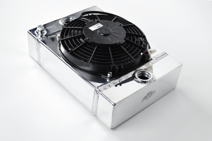 Universal Drag Race / Tuck Radiator-10.5H\'\' x 10L\'\' x 3.6W\'\' (5.65\'\' w/fan)w/9-inch SPAL fan Radiator CSF in the group Tuning / Cooling / Cooling system / Universal Aluminum Coolers at DDESIGN Scandinavia AB (CSF7065)