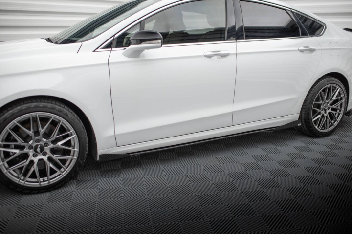 Ford Mondeo Sport Mk5 Facelift / Fusion Sport Mk2 Facelift 2019-2022 Street Pro Side Skirts Diffusers + Flaps Black-Red + Gloss Flaps Maxton Design in the group Select car model / Ford / Mondeo Mk5 14-22 / Styling at DDESIGN Scandinavia AB (FOMO5FSPORTCNC-SD1BRBSF1G)
