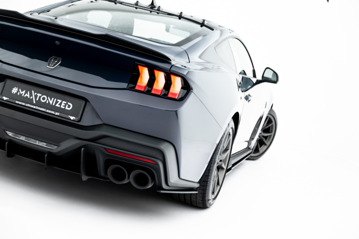 Street Pro Rear Side Splitters Ford Mustang Dark Horse Mk7 in the group Select car model / Ford / Mustang 24+ at DDESIGN Scandinavia AB (FOMU7DHCNC-RSD1B)
