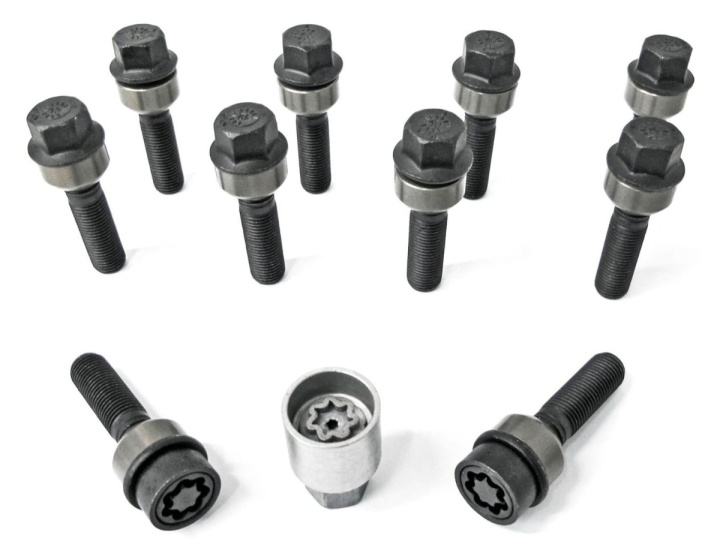 HR-B1457406SET H&R Set of bolts with wheel locks M14x1,5 Round head 14mm seat movable head aluminium Porsche Taycan Black, Length 74/59mm in the group Select car model at DDESIGN Scandinavia AB (HR-B1457406SET)
