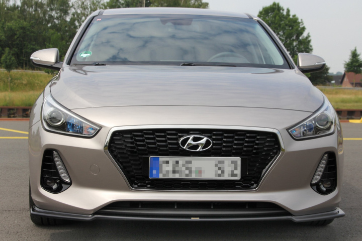Front Splitter V.1 Hyundai I30 Mk3 Hatchback Maxton Design in the group Select car model / Hyundai / I30 (PD) 17+ / Styling at DDESIGN Scandinavia AB (HY-I30-3-FD1G)