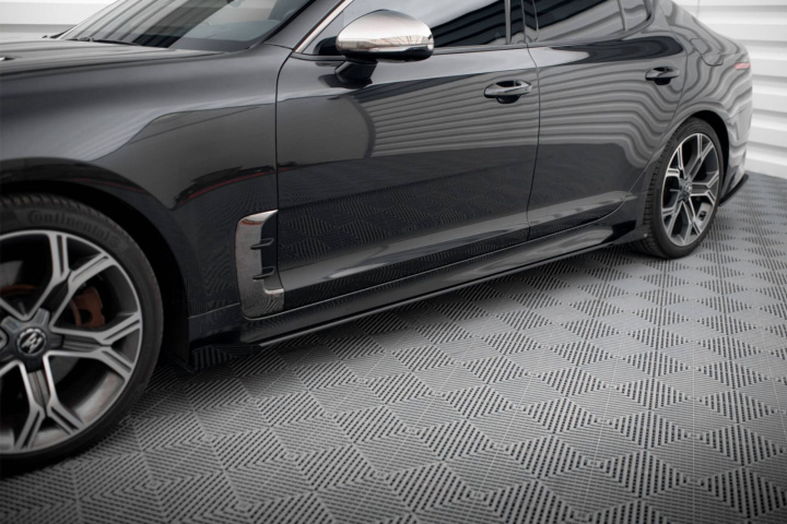 Kia Stinger GT / GT-Line / Standard Mk1 Street Pro Side Skirts Diffusers + Flaps Black-Red + Gloss Flaps Maxton Design in the group Select car model / KIA / Stinger / Styling at DDESIGN Scandinavia AB (KIST1GTLINECNC-SD1BRBSF1G)