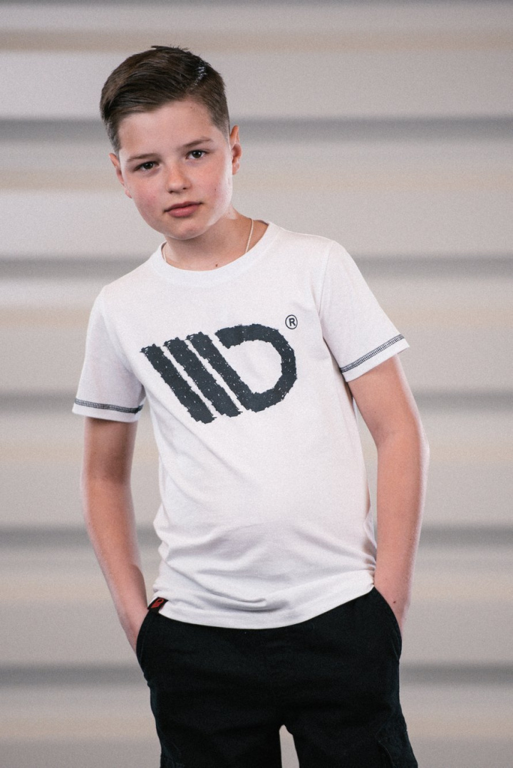 Kids White T-shirt Maxton Design in the group Select car model at DDESIGN Scandinavia AB (MA-TSHRT-WHT-KIDS-1-XS)
