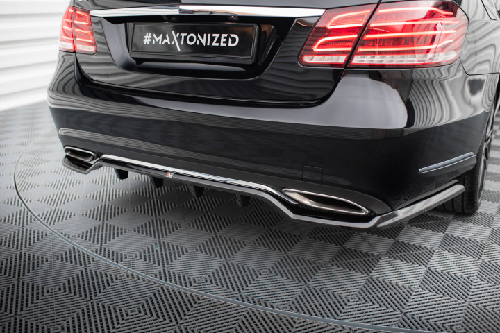 Mercedes-Benz E-Klass W212 Facelift 2012-2016 Central Rear Splitter (With Vertical Bars) V.1 Maxton Design in the group Select car model / Mercedes Benz / E-Class 09-16 (W212) / Styling at DDESIGN Scandinavia AB (ME-E-212F-RD1G-RD2G)