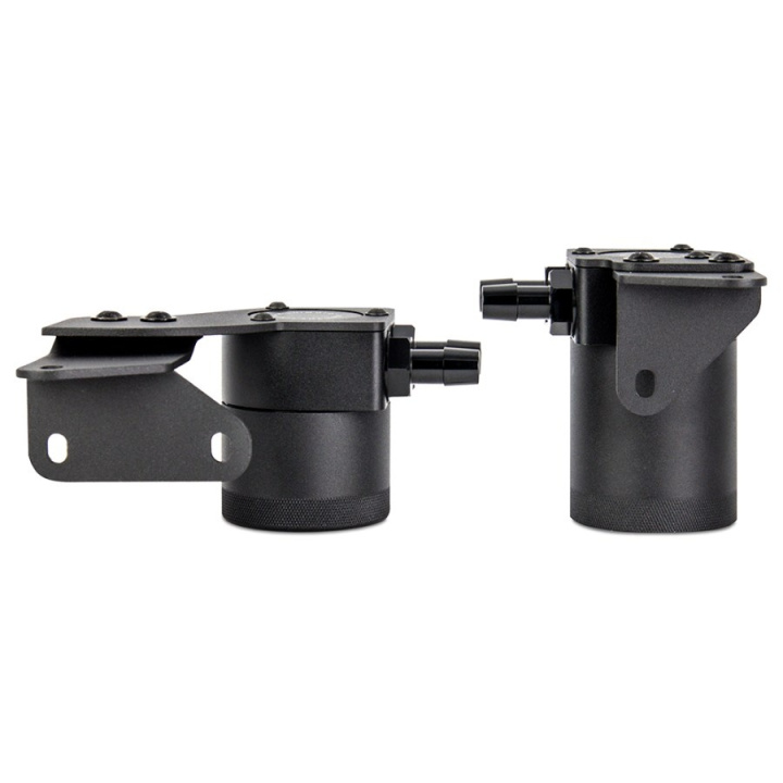 07-09 Nissan 350Z Catch Can Kit PCV side Mishimoto in the group Select car model / Nissan / 350Z Z33 2003-2009 / Tuning / Engine parts at DDESIGN Scandinavia AB (MMBCC-350Z-07PBE)
