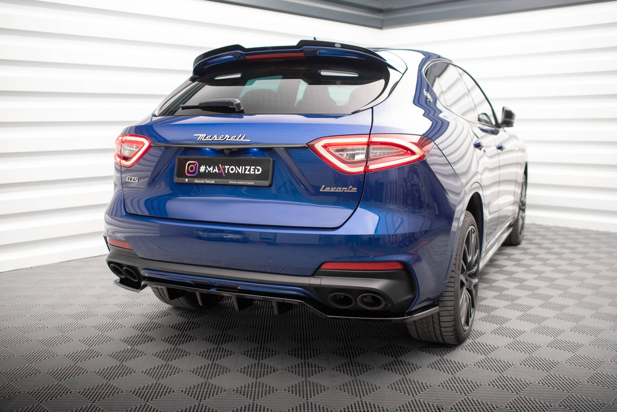 Maserati Levant Rear Maserati Levante GTS Mk1 2018+ Central Rear Splitter (With Vertical ...