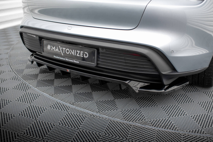 Central Rear Splitter (with Vertical Bars) Porsche Taycan Mk1 2019+ Maxton Design in the group Select car model / Porsche / Taycan 19+ at DDESIGN Scandinavia AB (PO-TAY-1-RD1G-RD2G)