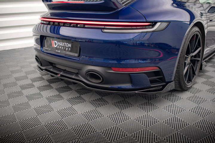 Central Rear Splitter (with vertical bars) V.2 Porsche 911 Carrera Aero 992 Maxton Design in the group Select car model / Porsche / 992 2018+ at DDESIGN Scandinavia AB (PO911992CAAERORD2GRD3G)