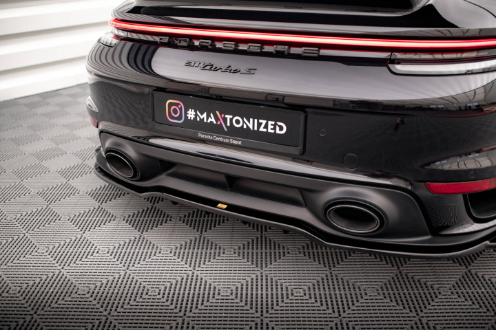 Central Rear Splitter (with vertical bars) Porsche 911 Turbo S 992 Maxton Design in the group Select car model / Porsche / 992 2018+ at DDESIGN Scandinavia AB (PO911992TURBOSRD1GRD2G)