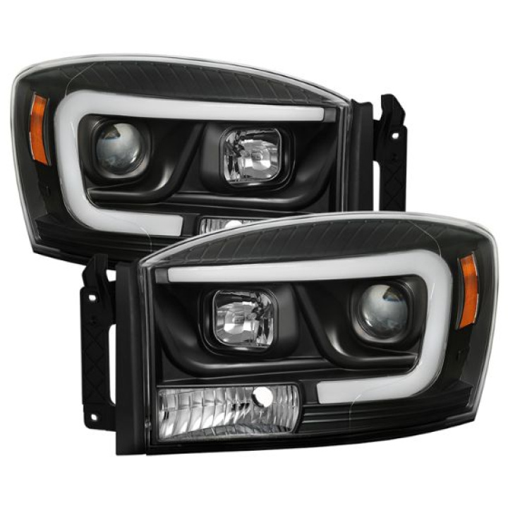 Dodge Ram 1500 06-08 / Ram 2500/3500 06-09 Version 2 Projector Headlights - Light Bar DRL - Black Spyder Auto in the group Select car model / Dodge / Ram 01-08 / Styling at DDESIGN Scandinavia AB (PRO-YD-DR06V2-LB-BK)