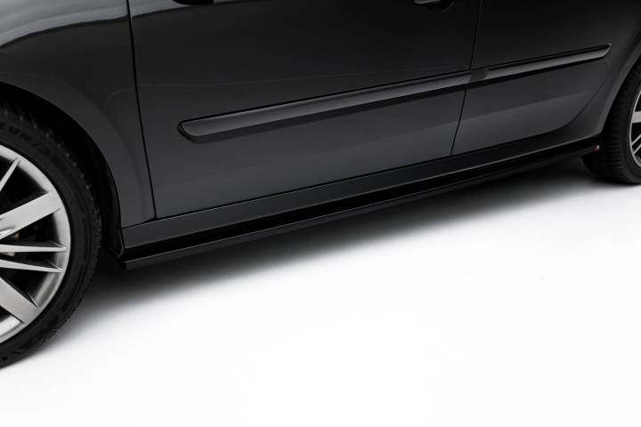 Renault Laguna Hatchback GT Mk3 2007-2015 Side Skirts Diffusers Maxton Design in the group Select car model / Renault / Laguna at DDESIGN Scandinavia AB (RE-LA-3-GT-SD1G)