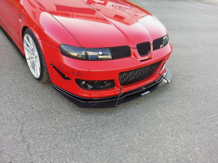 Seat Leon Cupra Mk1 2002-2005 Hybrid Front Splitter V.1 Maxton Design in the group Select car model / Seat / Leon Mk1 99-05 / Styling at DDESIGN Scandinavia AB (SE-LE-1-CU-FD1G-CNCA)