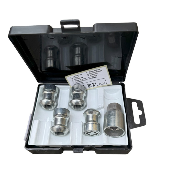 Set of Wheel locks for Porsche cars Sfärical M14x1.5 lenght 34mm 19mm head in the group Select car model at DDESIGN Scandinavia AB (SIC-VN-VE)