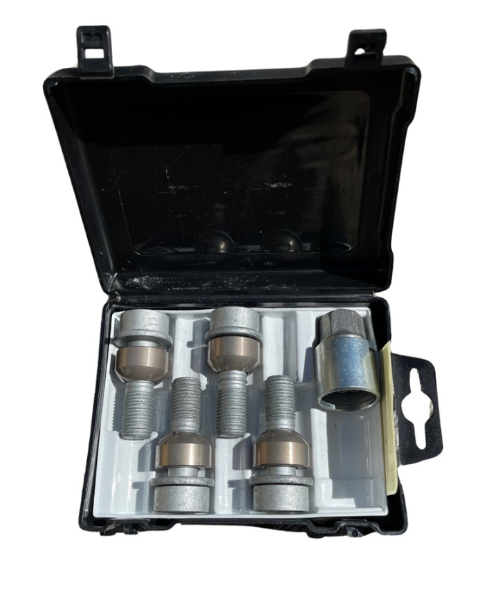 Wheel lock Set Porsche Radius 13mm Seat M14x1.50x42 in the group Select car model at DDESIGN Scandinavia AB (SIC-VN529RAR)