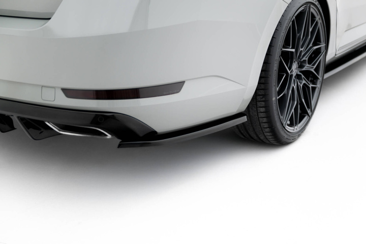 Skoda Superb Liftback / Combi Mk3 2015-2019 Rear Side Splitters V.3 Maxton Design in the group Select car model / Skoda / Superb III 15+ / Styling at DDESIGN Scandinavia AB (SK-SU-3-RSD3G)