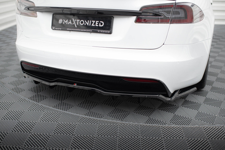 Tesla Model S Plaid Mk1 Facelift 2021+ Central Rear Splitter (With Vertical Bars) V.2 Maxton Design in the group Select car model / Tesla Motors / Tesla Model S 2012+ at DDESIGN Scandinavia AB (TE-MODELS-1F2-PLRD2GRD3G)