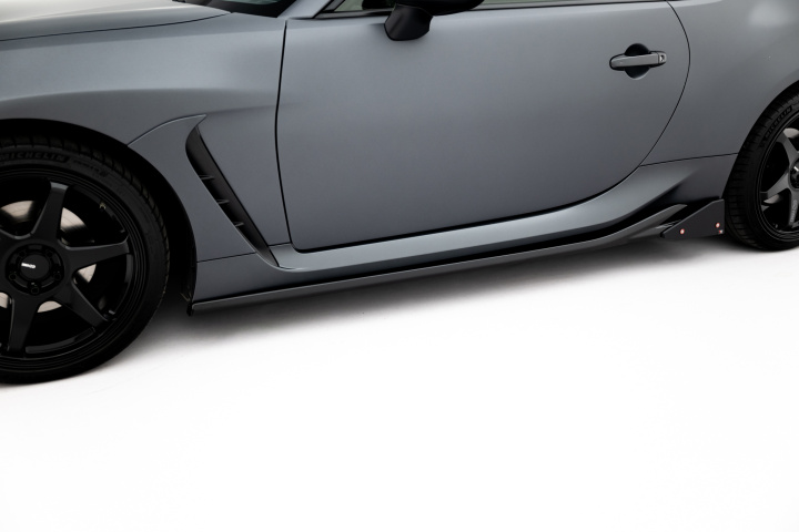 Toyota GR86 Mk1 2021- Side Skirts Diffusers V.1 with Flaps Maxton Design in the group Select car model / Toyota / GR 86 21+ at DDESIGN Scandinavia AB (TO-GR86-1-SD1G-SF1B)