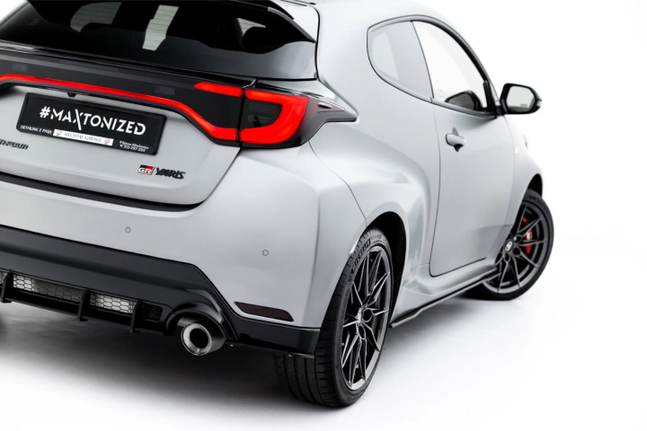Toyota GR Yaris Mk4 Facelift 2024- Street Pro Rear Side Splitters Black-Red Maxton Design in the group Select car model / Toyota / GR Yaris 2020+ / Styling at DDESIGN Scandinavia AB (TOYA4FGR4CNC-RSD1BRB)