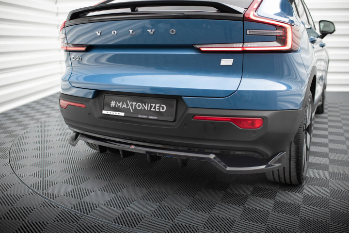 Central Rear Splitter (with Vertical Bars) Volvo C40 Mk1 Maxton Design in the group Select car model / Volvo / C40 2021+ at DDESIGN Scandinavia AB (VO-C40-1-RD1G-RD2G)