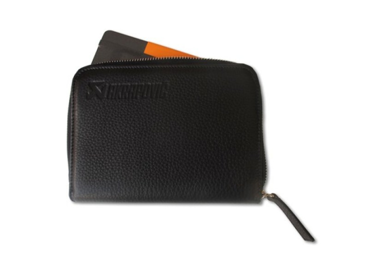 Akrapovic Leather Zip Notebook (M) black in the group Select car model at DDESIGN Scandinavia AB (akr800940)