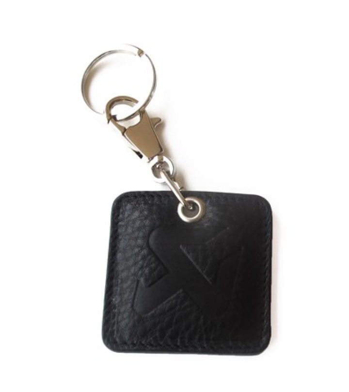 Akrapovic Square Leather Keychain - black in the group Select car model at DDESIGN Scandinavia AB (akr800948)