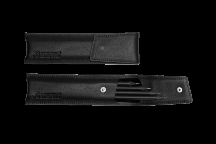 Akrapovic Leather Pencil Case - Black in the group Select car model at DDESIGN Scandinavia AB (akr801726)