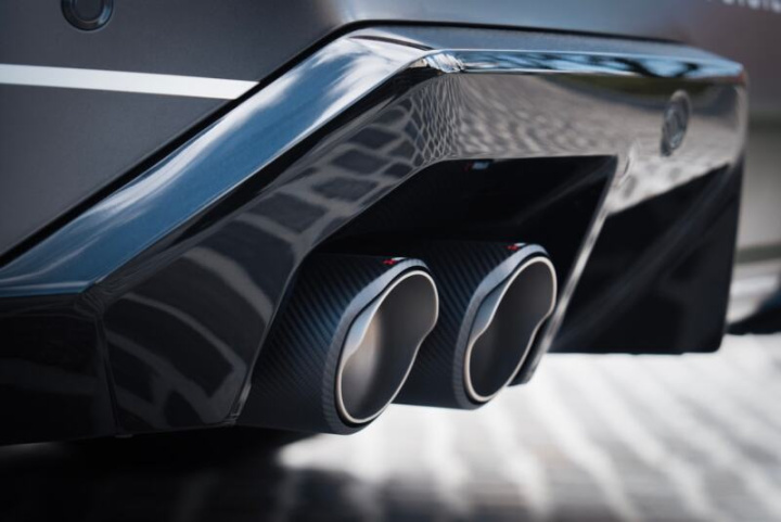 Akrapovic 2024+ BMW M5 (G90,G99) Round Carbon Fiber Tail Pipe Set in the group Select car model at DDESIGN Scandinavia AB (akrTP-CT-78)