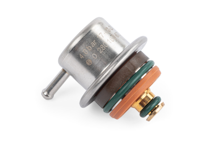 APR 00-06 Audi TT/TT Quattro/Volkswagen Golf 1.8T Fuel Pressure Regulator - 4 Bar in the group Select car model at DDESIGN Scandinavia AB (aprZ1000219)