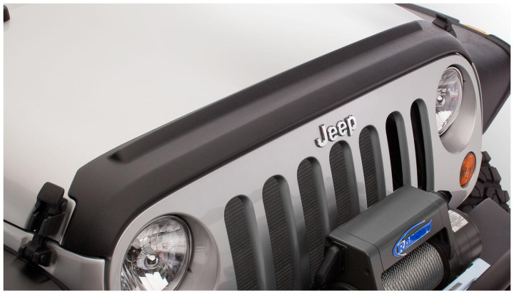 Jeep Wrangler 2007–2018 Trail Armor Hood Stone Guard; Black Bushwacker in the group Select car model / Jeep / Wrangler JK 2007-2018 / Styling at DDESIGN Scandinavia AB (bus14061)