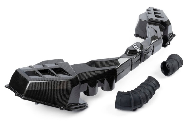Dinan Gloss Carbon Fiber Cold Air Intake - 2021-2026 BMW M2/M3/M4 in the group Select car model at DDESIGN Scandinavia AB (dnnD760-0063)