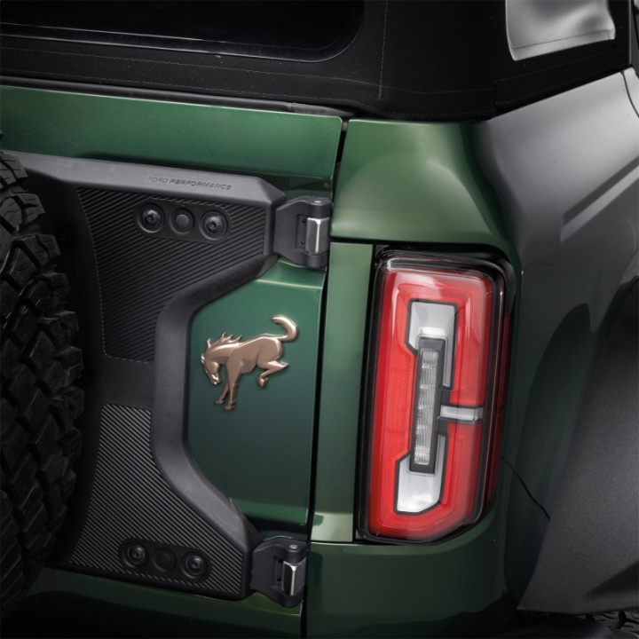 2021-25 Bronco Rear Emblem Overlay -Bronze Ford Racing in the group Select car model / Ford at DDESIGN Scandinavia AB (frpM-1447-BEBR)
