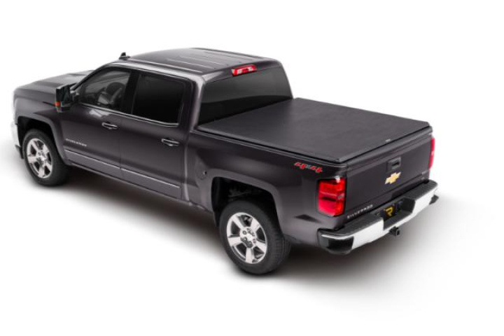 Truxedo 2014-2018 GMC Sierra & Chevrolet Silverado 1500 6ft 6in TruXport Bed Cover in the group Select car model / Chevrolet / Silverado 14+ / Styling / Bed covers at DDESIGN Scandinavia AB (trx272001)
