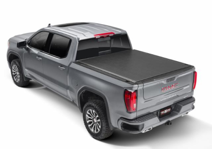 Truxedo 19-20 GMC Sierra & Chevrolet Silverado 1500 (New Body) 5ft 8in Lo Pro Bed Cover in the group Select car model / Chevrolet / Silverado 2019+ at DDESIGN Scandinavia AB (trx572401)